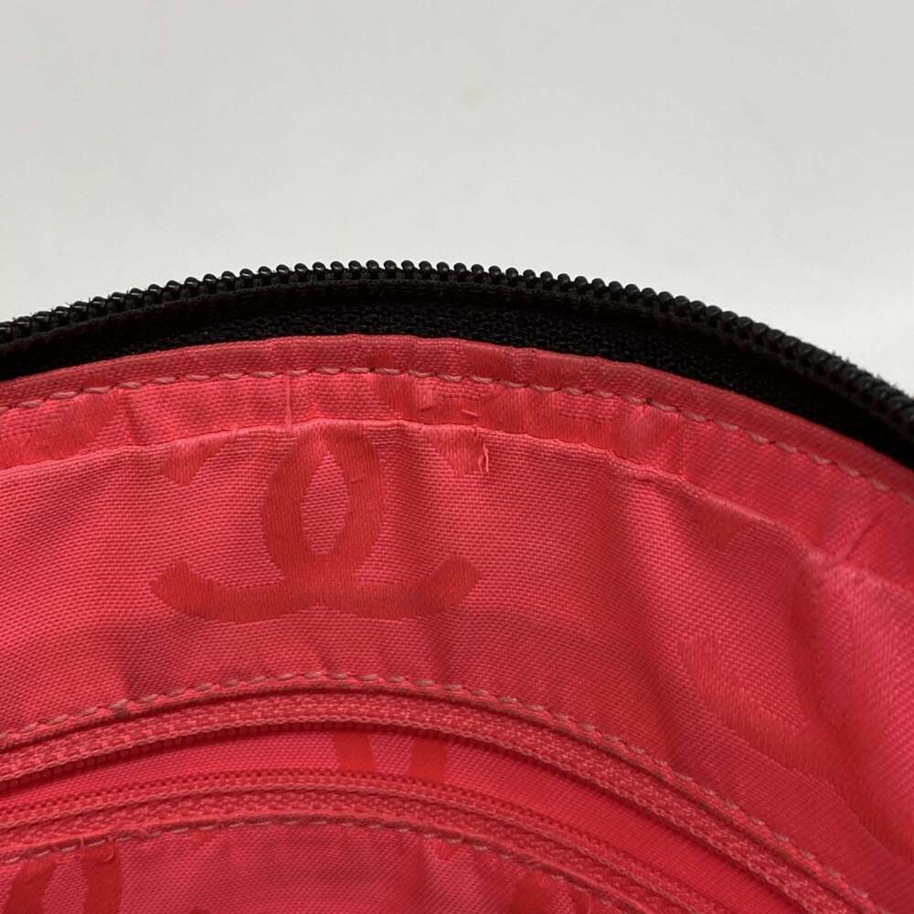 CHANEL Black Lambskin Leather Shoulder Bag - Picture 11 of 15